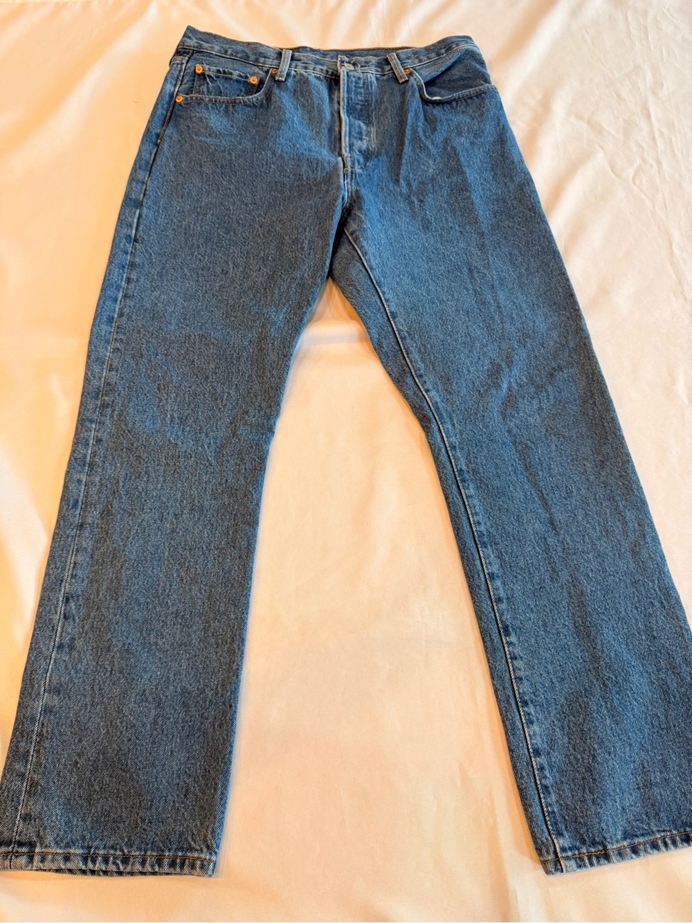 Classic Levi’s 501 Original Fit Medium Blue Wash Jeans W33 L30
